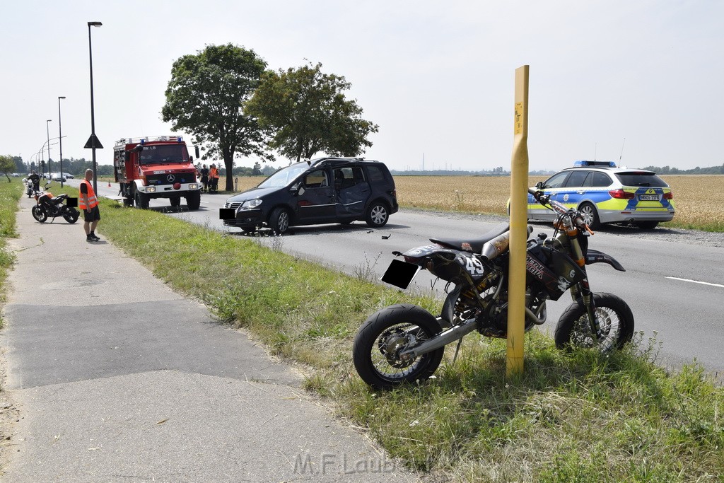 Schwerer Krad Pkw Unfall Koeln Porz Libur Liburer Landstr (Krad Fahrer nach Tagen verstorben) P017.JPG - Miklos Laubert